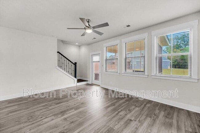 Building Photo - 7770 Park Gate Dr