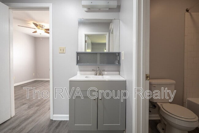 Building Photo - 3805 Woodlawn St