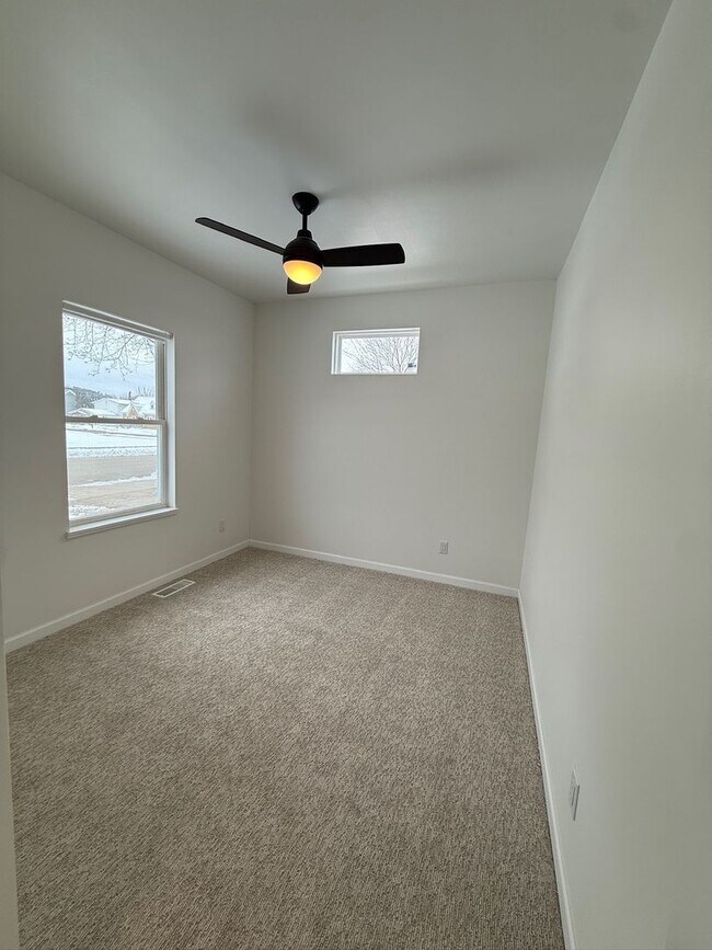 Building Photo - All new 3 bed / 2 bath home in wonderful West Salem neighborhood with garage!