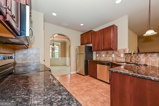 Building Photo - 9105 Overlook Dr