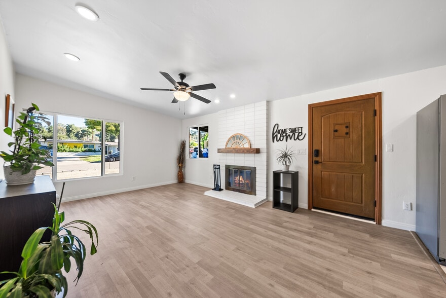 Building Photo - 9254 Fairlawn St