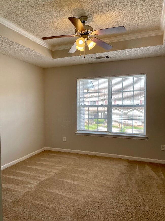 Building Photo - Lovely 3 Bedroom/2.5 Bath Town Home w/ Garage!