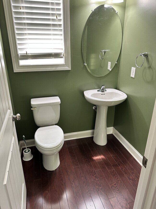 Building Photo - 908 Merlin Ct