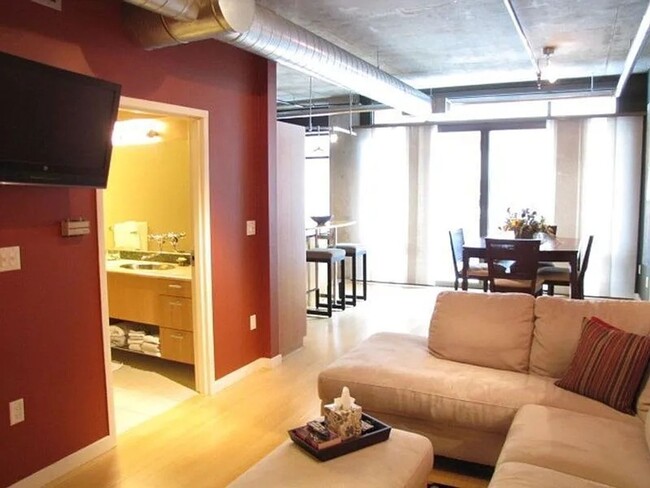 Building Photo - Urban One-Bedroom Loft in the heart of LoDo