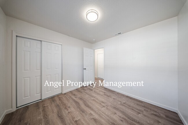 Building Photo - 8614 Tam O'Shanter Dr