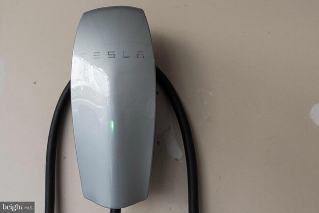 Building Photo - 408 Hendrix Ave