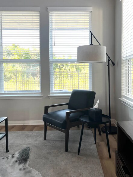 Living - 1025 Harwell Loop