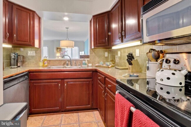 Building Photo - 1080 Wisconsin Ave NW