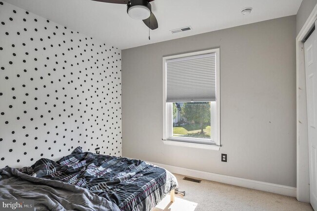 Building Photo - 105 Quarterhorse Ct