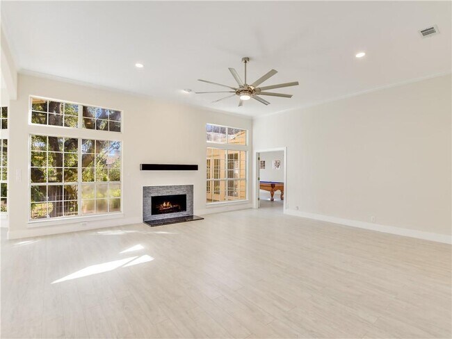 Building Photo - 207 Tellus St