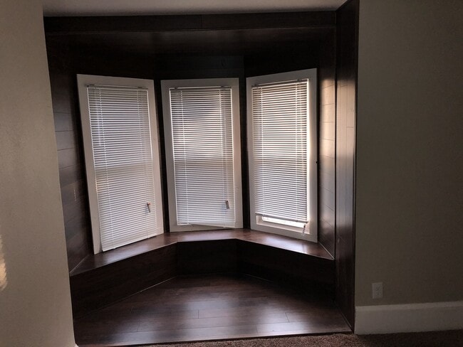 Building Photo - Updated 5BR/1.5BA Rent to Own Single Family Home