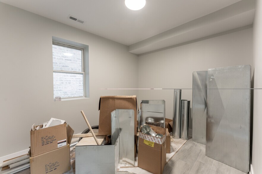 Building Photo - 1458 W Chestnut St