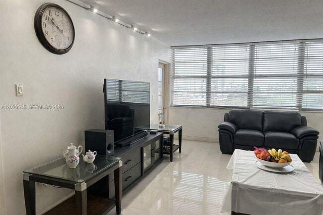 Building Photo - 1351 NE Miami Gardens Dr