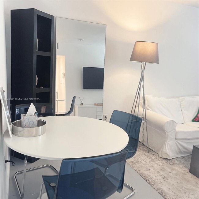 Building Photo - 1550 Drexel Ave