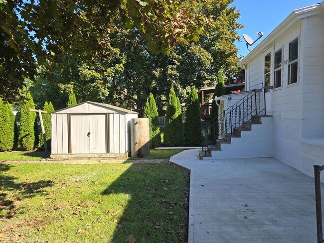 Building Photo - 4-5 Bedroom, 2 Bathroom 2-Story Detached H...