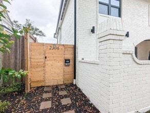 Building Photo - 2306 Addison Rd
