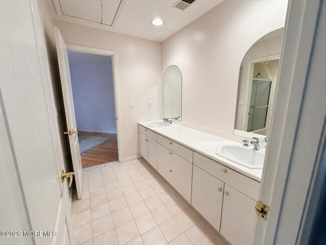Building Photo - 78 N Mitchell Pl