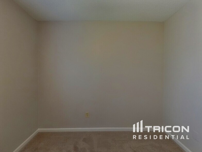 Building Photo - 210 Glen Rose Cir