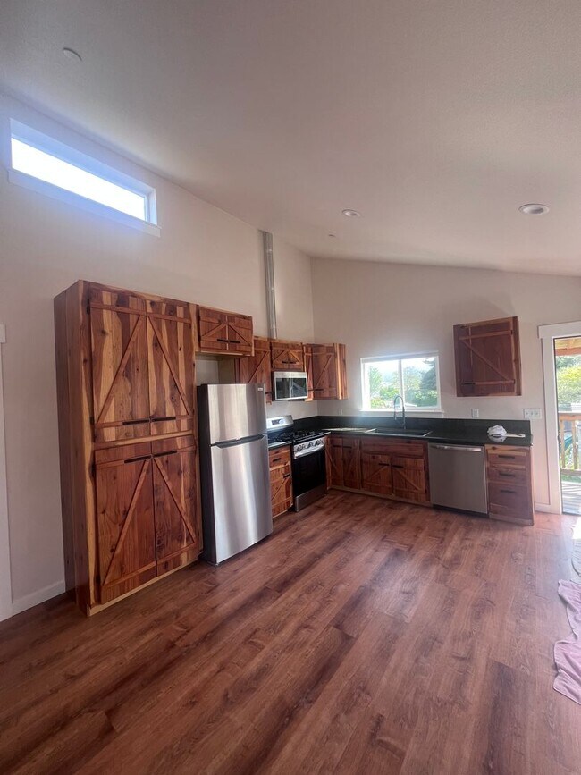 Building Photo - 2 Bedroom 1 bath house with extra large double car garage and extra storage space!