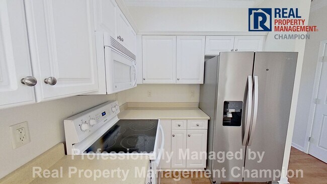 Building Photo - Charming 3 BD/2 BA Home w/Split Bedroom La...