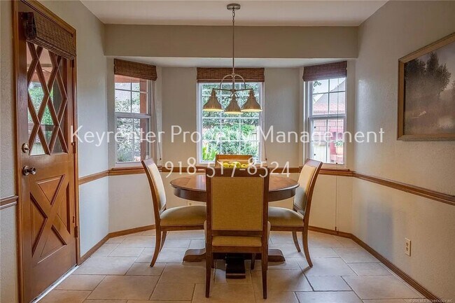 Building Photo - Large | 4 Bed | 3 Bath | South Tulsa