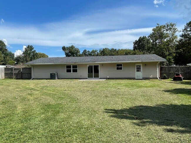 Building Photo - 104 Timber Ln