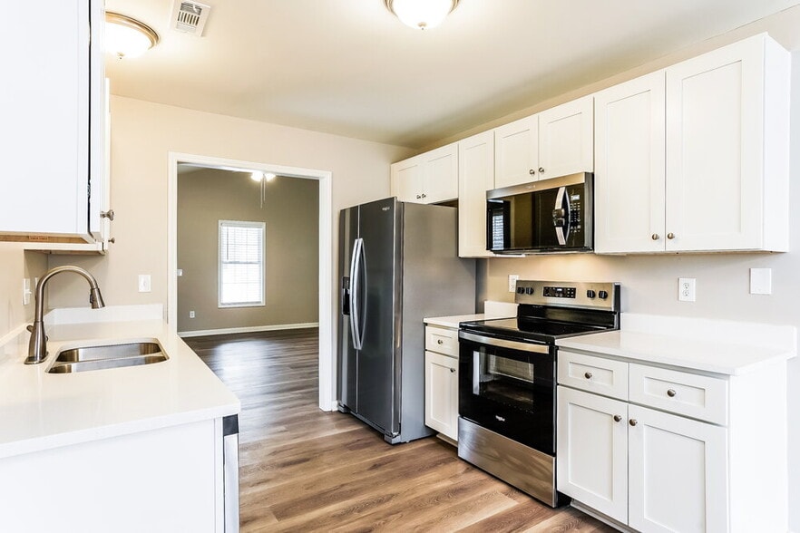 Building Photo - 4009 Scofield Dr