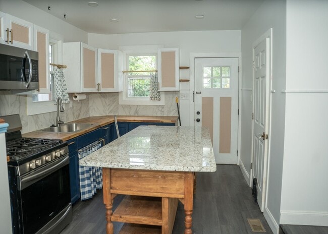 Building Photo - 513 Poplar St