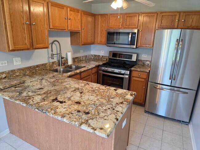 Building Photo - 408 Woodview Cir
