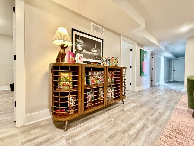 Building Photo - 5 Bed 3 Bath Home With Hot Tub In West Chester, OH