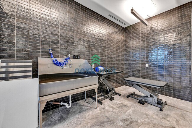 Building Photo - Downtown Bellevue Luxury 1B1B – Available ...