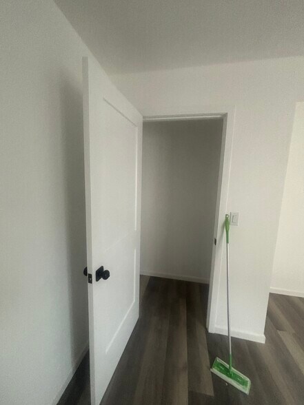 Building Photo - 3006 S Palm Grove Ave