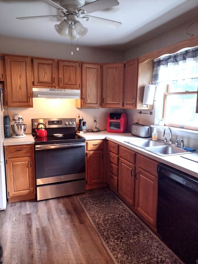 Building Photo - 3 Bedroom House in Houserville For Rent Dec 22, 2025