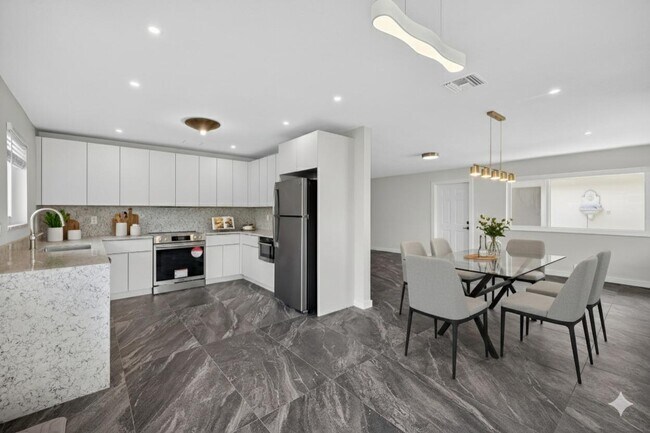 Building Photo - 4442 Sea Grape Dr