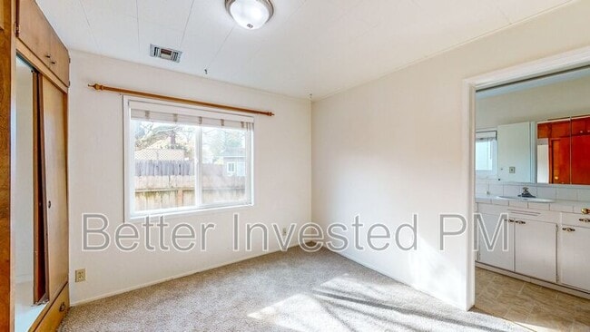 Building Photo - 2250 Old River Rd