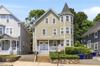 Building Photo - 132 S Angell St