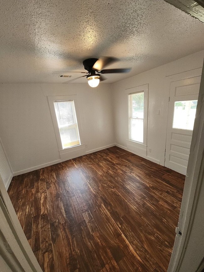 Building Photo - Affordable 3-bedroom, 2-bathroom