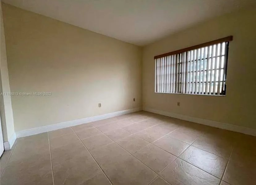 Building Photo - 10431 N Kendall Dr