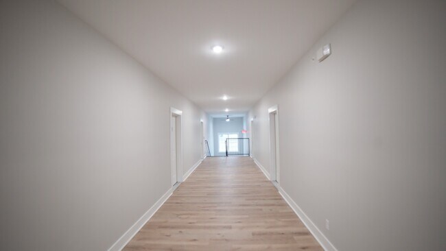 Building Photo - Woodlawn Estates