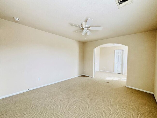 Building Photo - 14851 Fir Knoll Way