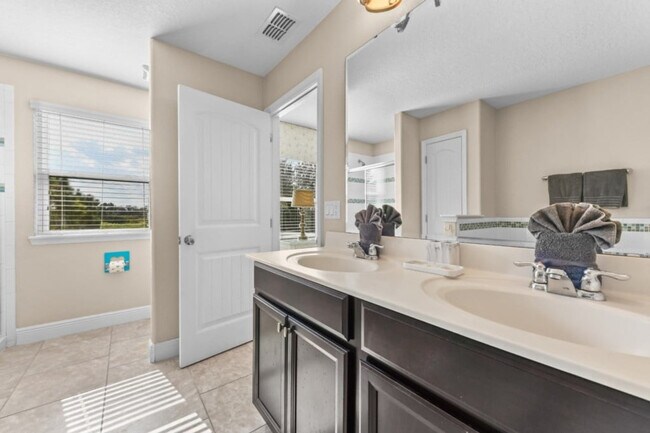 Building Photo - 4425 Acorn Ct