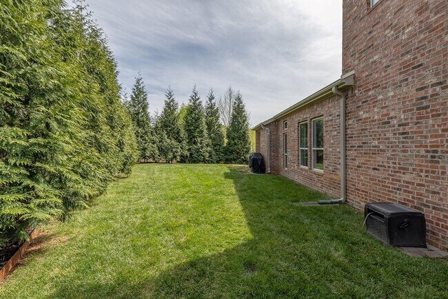 Building Photo - 1235 Adelaide Ln