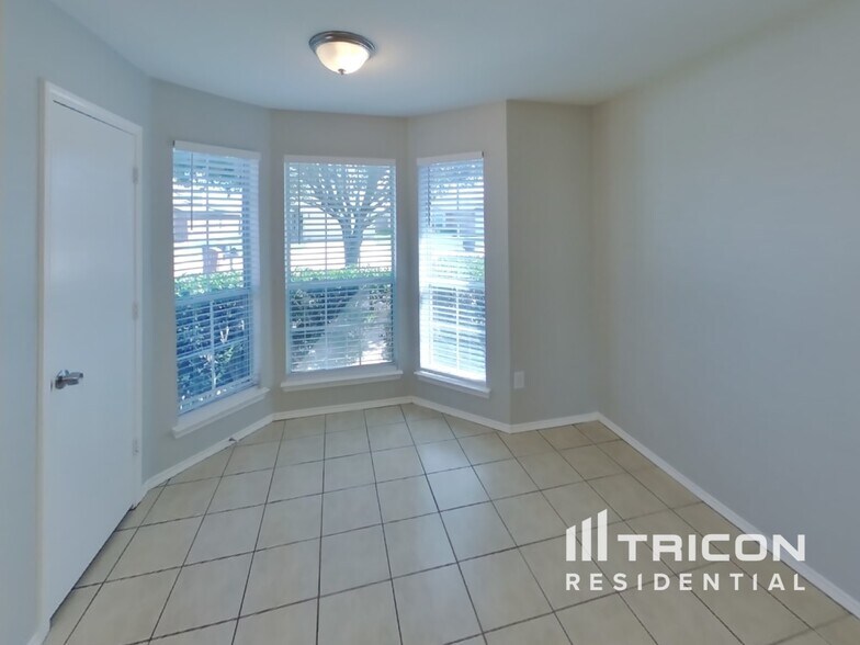 Building Photo - 745 Buffalo Springs Dr