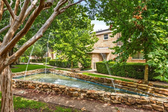 Building Photo - 7924 Royal Ln