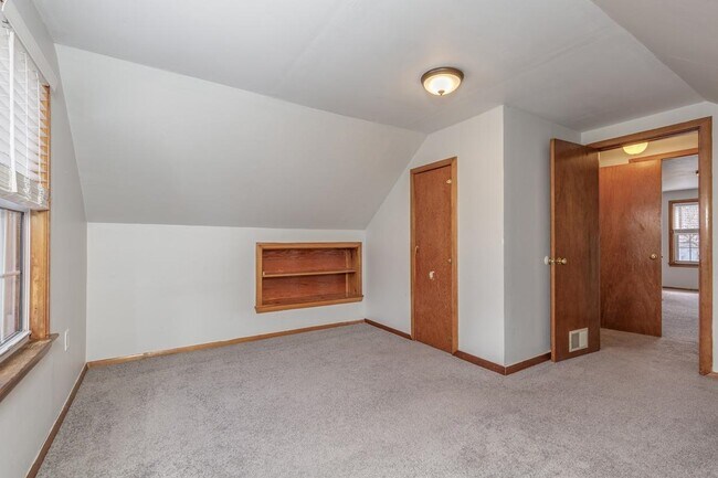 Building Photo - 48 Beacon St