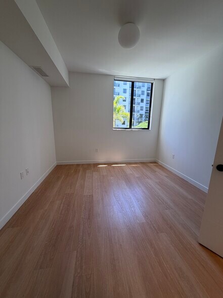 Building Photo - 11300 Biscayne Blvd