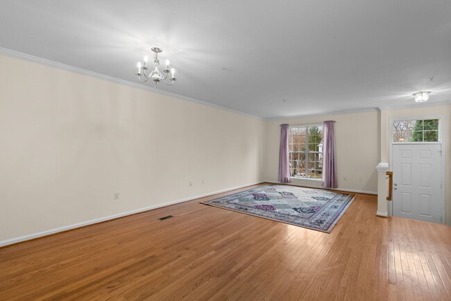 Building Photo - 3 Bed 2.5 Bath - Silver Spring Townhouse -...