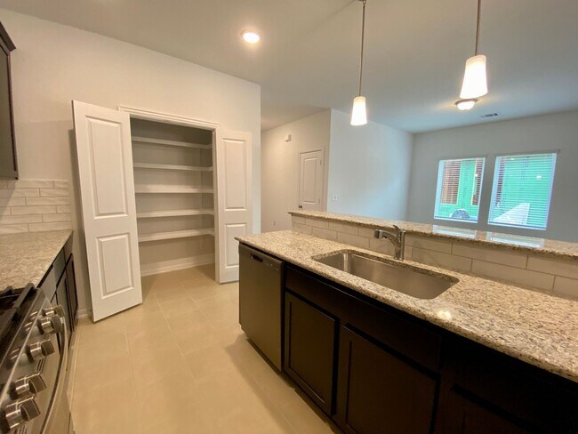 Building Photo - Stunning 4/2 Brand New Home in Kyle!