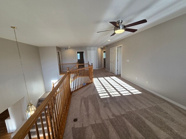 Building Photo - Large 4 bed with study and loft  in Vista Pointe