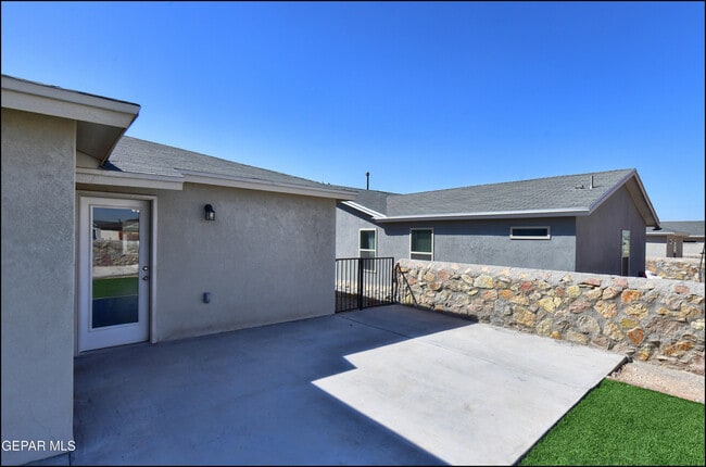 Building Photo - 14557 Faxon Yucca